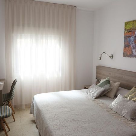 Hostal Torras 圣希拉里萨卡尔姆 外观 照片