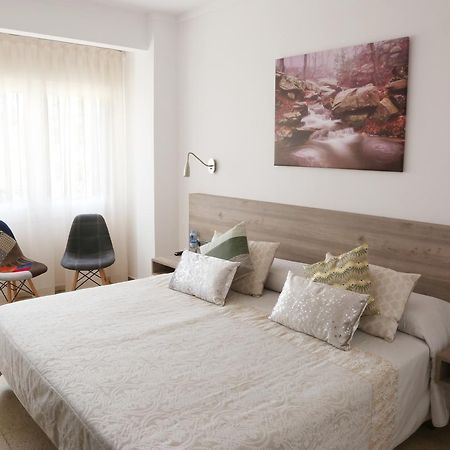 Hostal Torras 圣希拉里萨卡尔姆 外观 照片