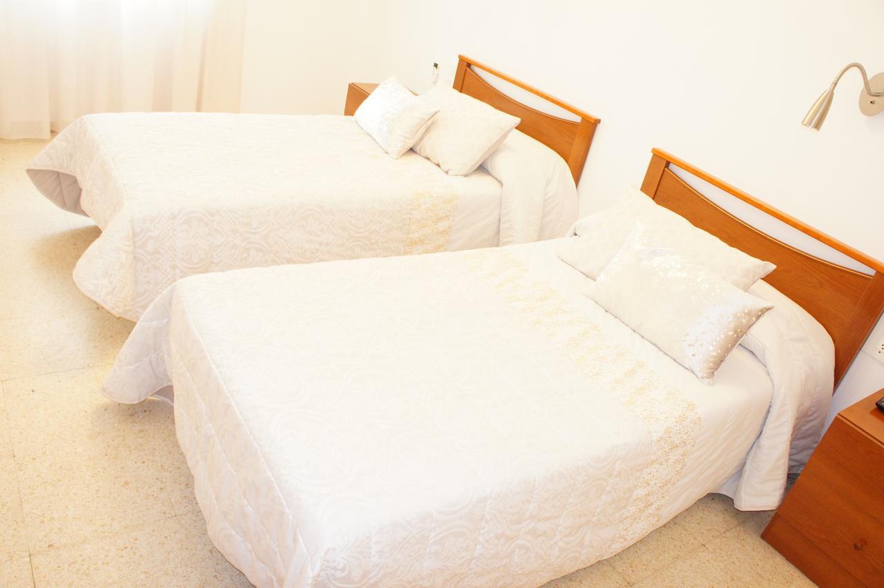 Hostal Torras 圣希拉里萨卡尔姆 外观 照片