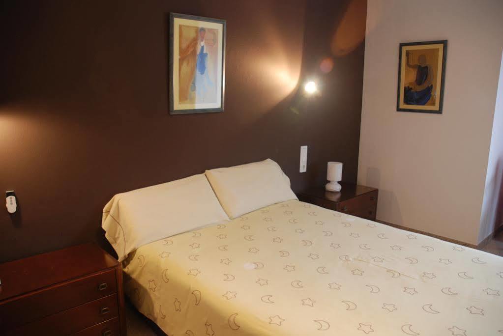 Hostal Torras 圣希拉里萨卡尔姆 外观 照片
