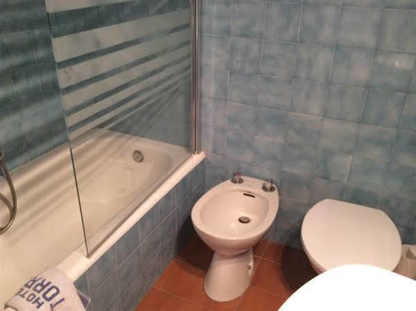 Hostal Torras 圣希拉里萨卡尔姆 外观 照片