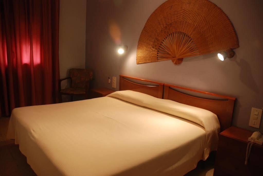 Hostal Torras 圣希拉里萨卡尔姆 外观 照片