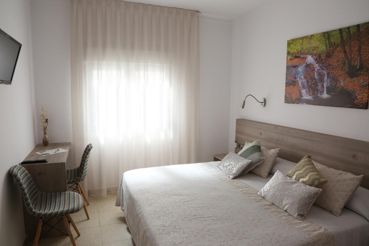 Hostal Torras 圣希拉里萨卡尔姆 外观 照片