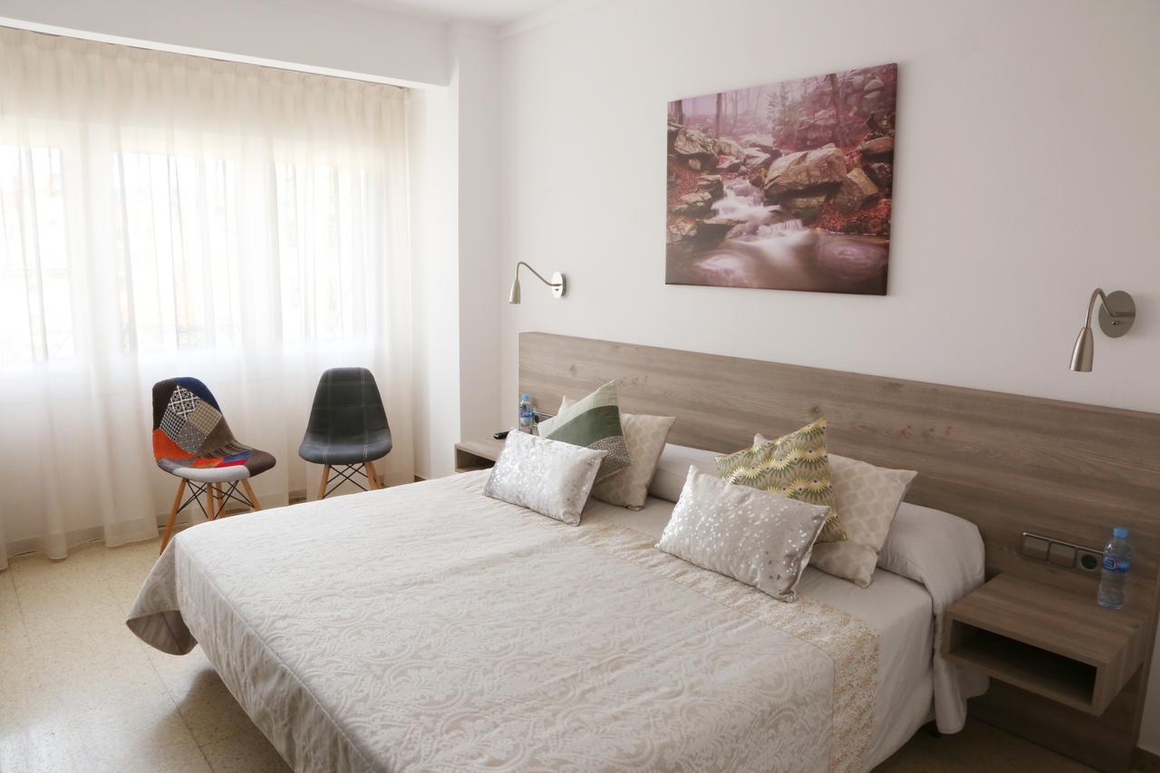 Hostal Torras 圣希拉里萨卡尔姆 外观 照片