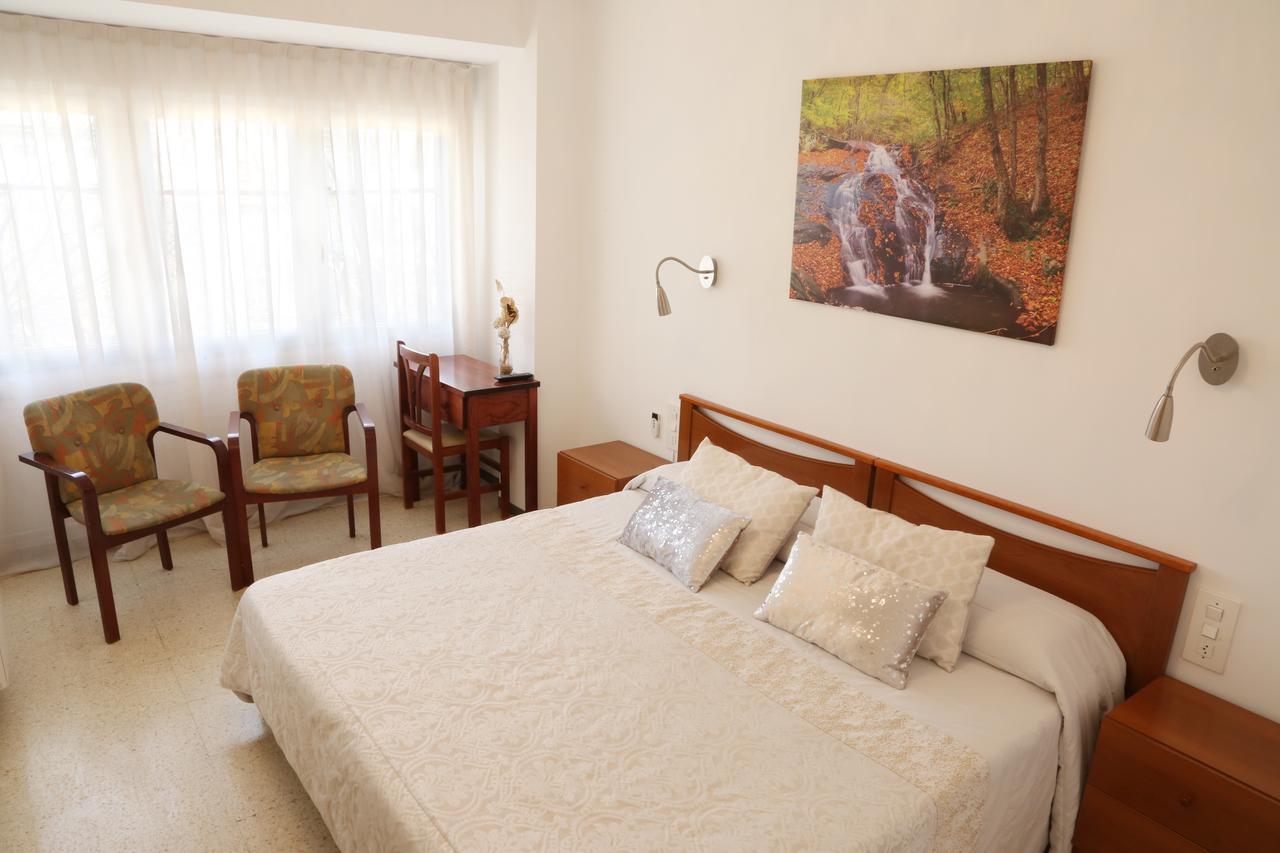 Hostal Torras 圣希拉里萨卡尔姆 外观 照片