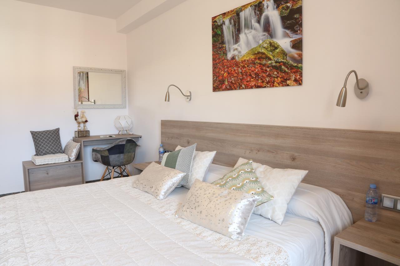 Hostal Torras 圣希拉里萨卡尔姆 外观 照片